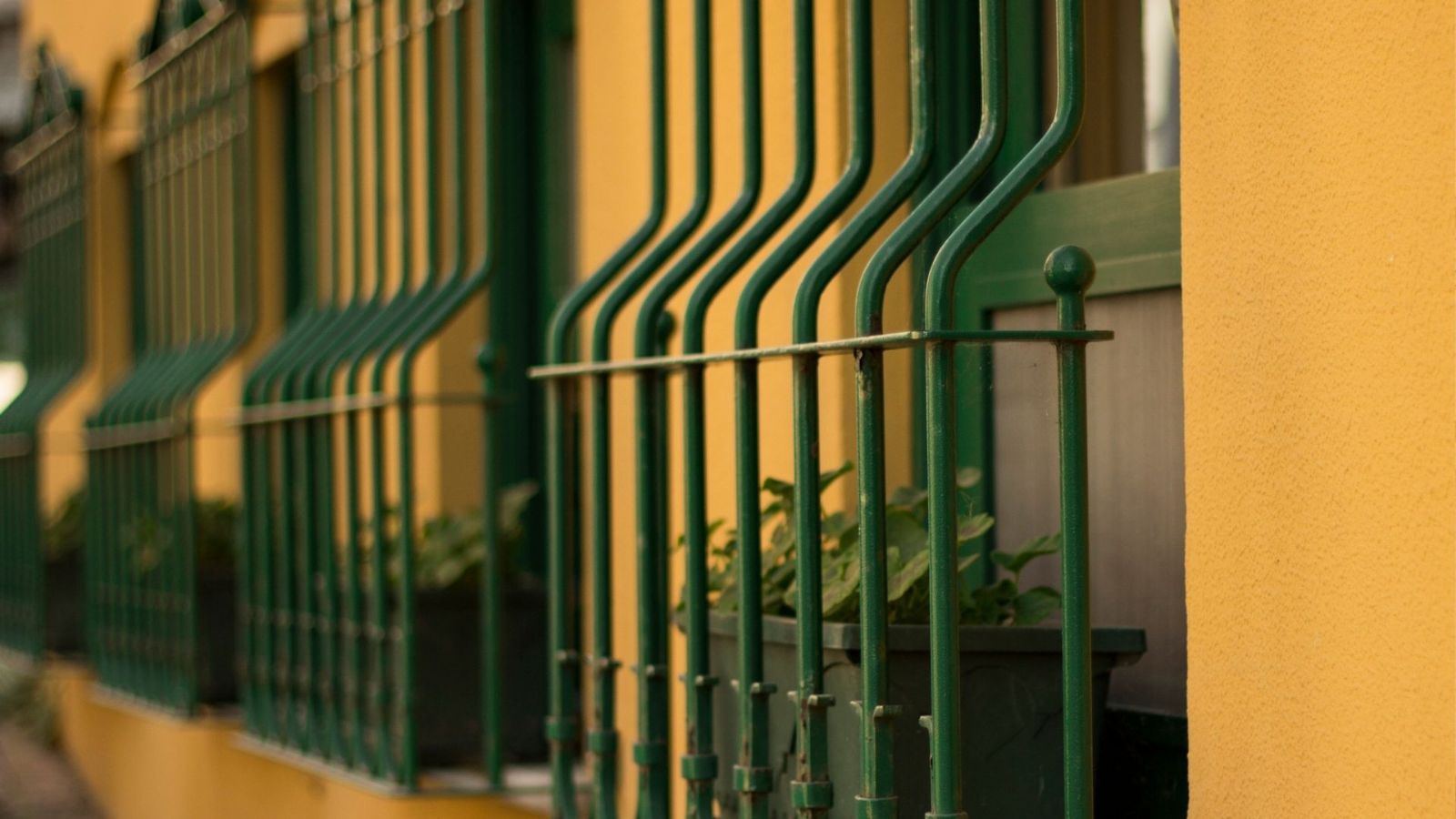 Balat Mahallesi Demir Pencere